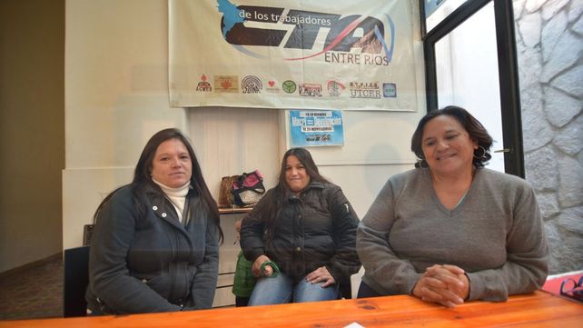 Organizadas. Norma Torres -primera a la derecha- junto a algunas afiliadas en la sede de la CTA.&nbsp;