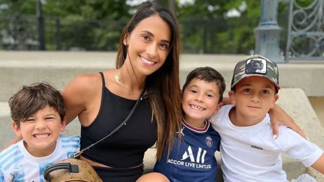 Anotnela Rocuzzo y sus hijos