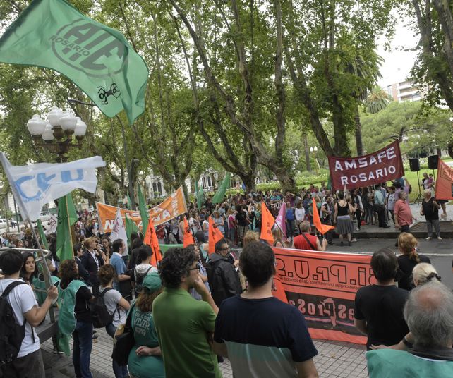 Paritarias: maestros y estatales paran mañana
