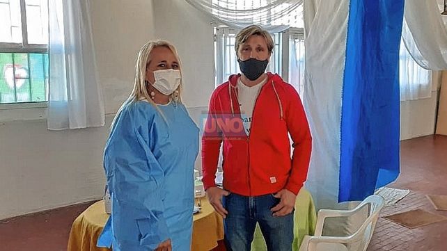Gabriela Jacobo y Oscar Miloc. Donación de sangre en Atlético Paraná.