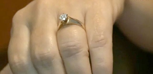 Su perro vomitó un anillo de diamantes