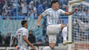 Marcelo Estigarribia festeja el gol de Atlético Tucumán.
