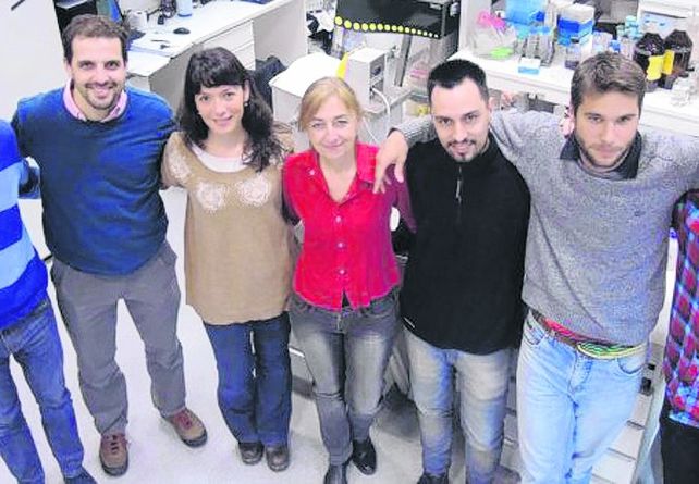 Hay equipo. Parte del equipo local que trabajó en el estudio de peces.