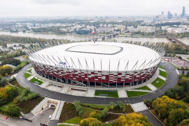 Polonia transforma su mayor estadio en un hospital para pacientes con coronavirus