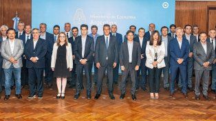 Massa garantizó fondos para que las provincias paguen el sueldo y aguinaldo