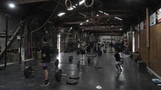 El gimnasio Humano Fitness fue diseñado sobre un galpón en desuso al que se le hicieron modificaciones para aprovechar la mayor cantidad de luz natural posible y cuidar el medioambiente.