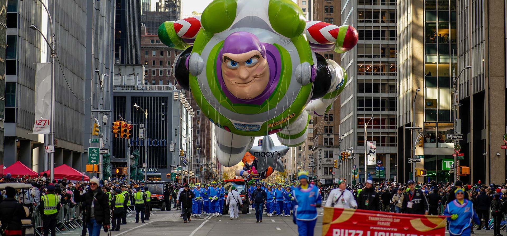 El globo Buzz Lightyear flota por la Sexta Avenida durante el Desfile del Día de Acción de Gracias de Macy's, el jueves 27 de noviembre de 2025, en Nueva York. (Foto AP/Eduardo Munoz Alvarez) El globo Buzz Lightyear flota por la Sexta Avenida durante el Desfile del Día de Acción de Gracias de Macy's, el jueves 27 de noviembre de 2025, en Nueva York. (Foto AP/Eduardo Munoz Alvarez)