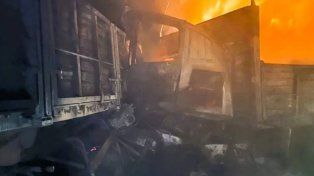 Tragedia en la Ruta 12: murió un camionero tras incendiarse dos transportes