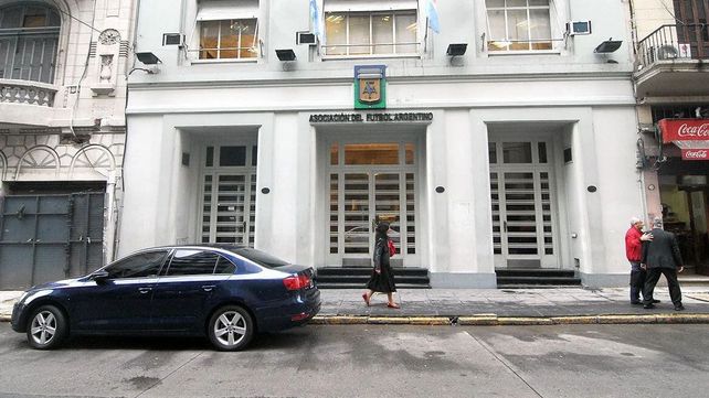 El decreto establecía que los clubes y asociaciones no podrán ser excluidos de competiciones por su forma jurídica.