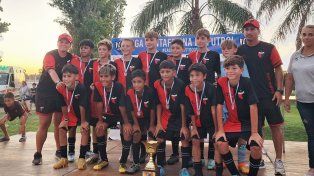 Colón de Santa Fe se consagró campeón en las categorías 2010 y 2012 del torneo de verano.