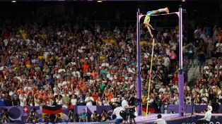 El sueco Armand Duplantis logró el oro en París 2024.