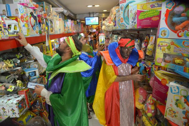 Eligiendo los juguetes.