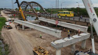 Nuevo puente Santa Fe-Santo Tomé: instalaron la lanzadora de vigas y esperan por un experto para capacitar a los obreros