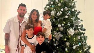 La familia Messi y el arbolito navideño. Una clásica postal de cada fin de año en Rosario.