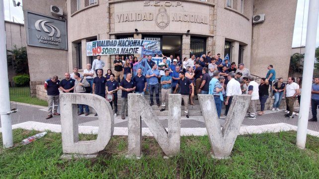 Protesta frente a Vialidad Nacional