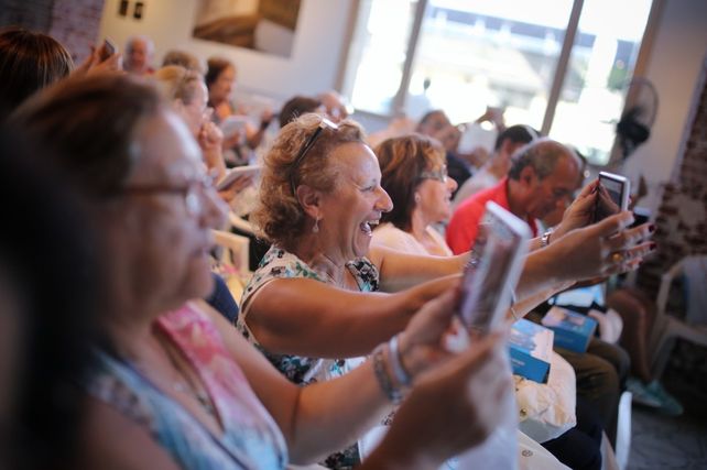 Programa +Simple: últimos días de entrega de tablets a adultos mayores