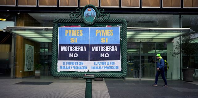 Un cartel de campaña de Unión por la Patria relacionado con las elecciones