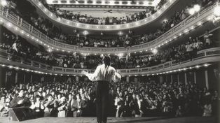 En pleno verano, la obra se mantuvo dos meses en cartel en La Comedia, con dos funciones diarias de jueves a domingo.