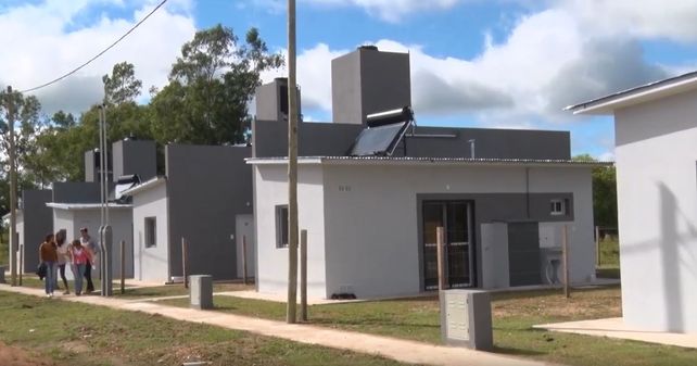 Bordet inauguró las primeras viviendas construidas con fondos provinciales