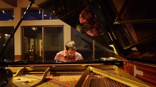 El pianista rosarino Pablo Juárez tiene cuatro discos editados. Hizo recientemente una gira por siete ciudades en Japón, donde un sello le produjo dos álbumes.