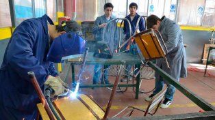 Unas 70 escuelas de educación técnica recibirán aportes para fortalecer los recursos de sus espacios formativos