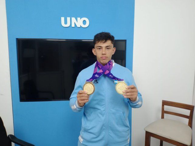 Baltazar Itria con las medallas en UNO.