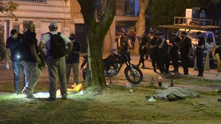 Leones fue asesinado el 12 de marzo de 2021 en un ataque que no era para él. Gonzalu y un adolescente están detenidos como sospechosos.