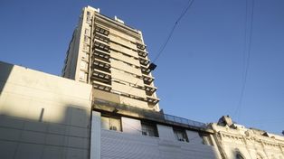 El edificio está en Corrientes al 200, en el centro de Rosario, y lleva más de 20 años habitado.