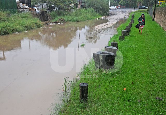 Intransitable. Así están las arterias de la zona de la Costa luego de las lluvias de esta semana / Foto: Manuel Testi - Uno Santa Fe