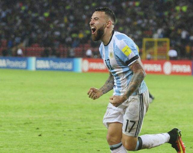 Otamendi festeja el gol del empate