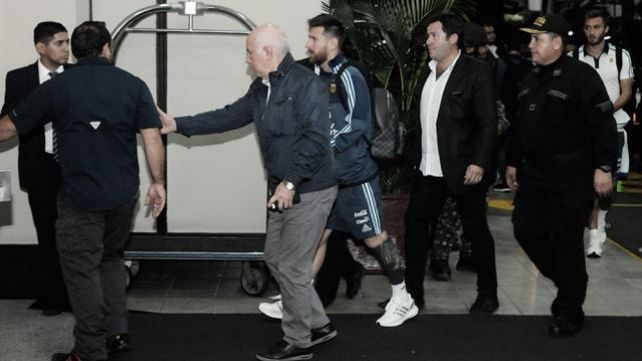 Messi arribó a Rusia custodiado por un fuerte operativo de seguridad