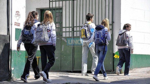 El programa Acompañar es una iniciativa que alcanzará a más de 410 escuelas secundarias y beneficiará a cerca de 80.000 estudiantes.