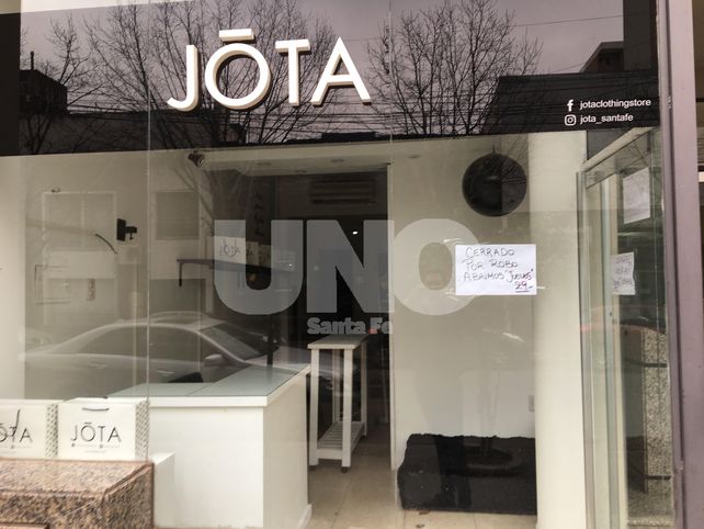 A horas de inaugurar, le desvalijaron el local de ropa a metros de la Policía Federal