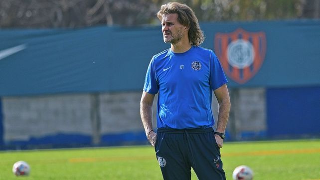 Rubén Insúa está en negociaciones para continuar como DT de San Lorenzo.
