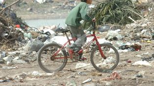 Según la UCA, más de la mitad de los chicos son pobres