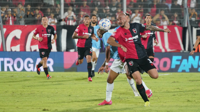 Carlos González, que sumó menos minutos que Juanchón, tampoco la mete en Newell's.