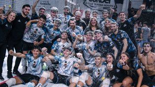 El Tricolor selló el ascenso a la máxima categoría con una victoria sobre el Tiburón por 3-1, con parciales de 23/25, 25/22, 25/23 y 25/23.