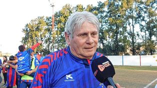 Adalberto Tobaldo es el DT de la Perla del Oeste, equipo campeón del Apertura de la Liga Santafesina de Fútbol.