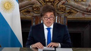 Promulgaron las leyes de emergencia pediátrica y financiamiento universitario, pero postergaron su aplicación.