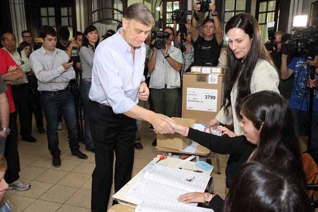 “Debemos honrar la democracia votando con alegría”