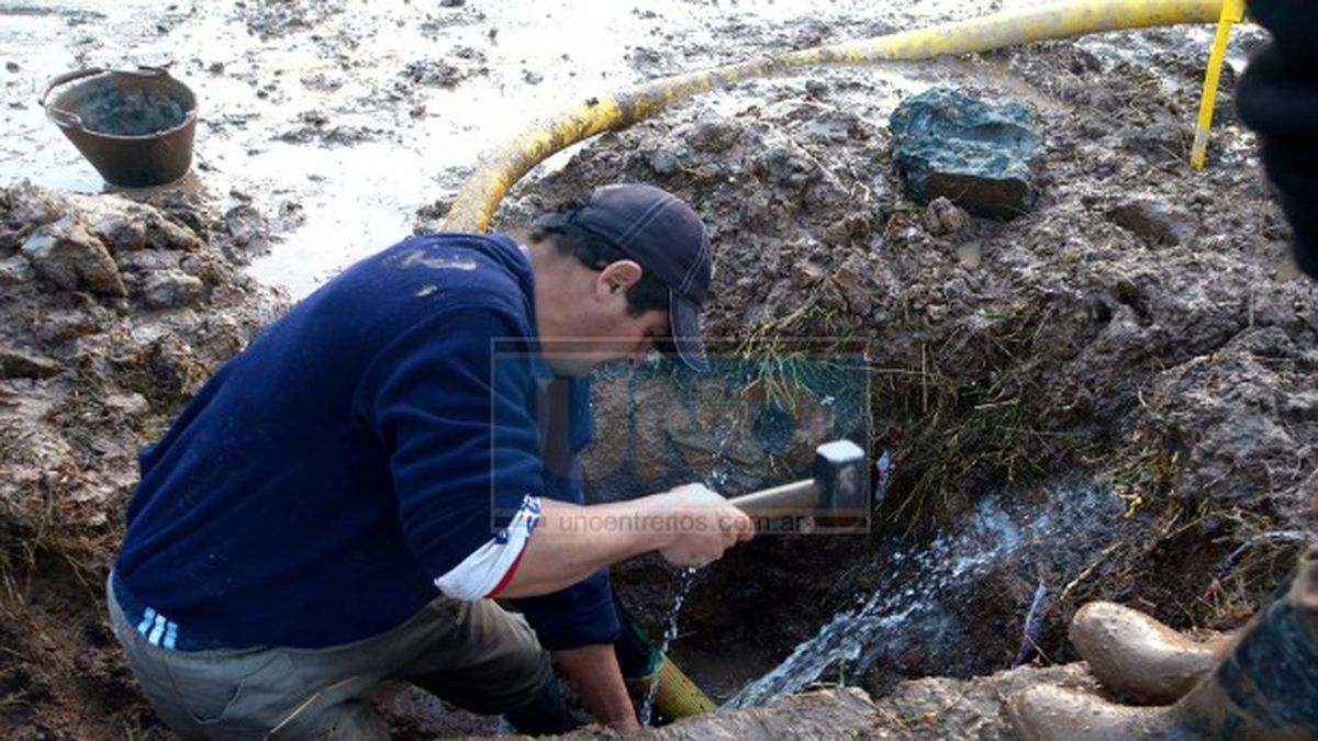 Repararon un caño que afectaba la distribución de agua en el suroeste