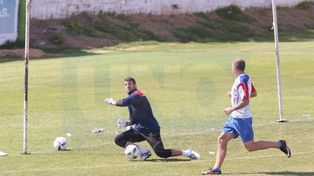 Federico Cosentino defenderá esta noche la valla de Atlético ante la suspensión de Yair Bonnín.&nbsp;