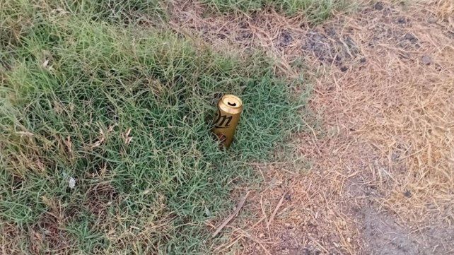 La lata de cerveza que destapó el conductor cuando intentó retirarse del lugar.