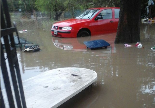 Un lector del UNO de la vecina ciudad de Santo Tomé nos envió el registro del temporal de este lunes por la mañana.