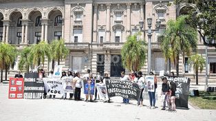 La marcha por pedido de seguridad reunió a solo 20 personas en la plaza 25 de Mayo