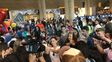 furor por la china suarez en tel aviv donde tuvo un gran recibimiento de sus fans