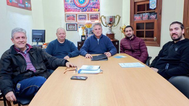 &nbsp;El grupo de trabajo encargado de la programación de los partidos de la Rosarina de Básquet.