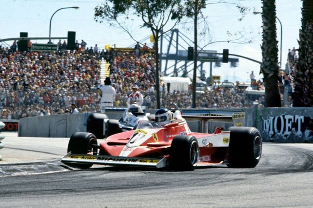 Reutemann con la Ferrari T· delante del Williams de Alan Jones, en Long Beach 78.