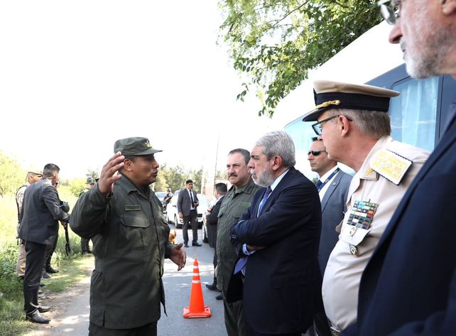 Visita a barrio Ludueña. El ministro de Seguridad