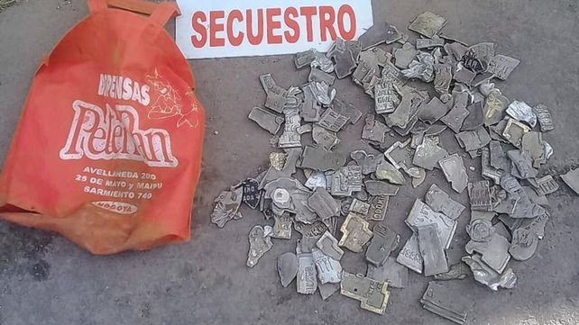 Cementerio: robaban hasta las manijas de los féretros